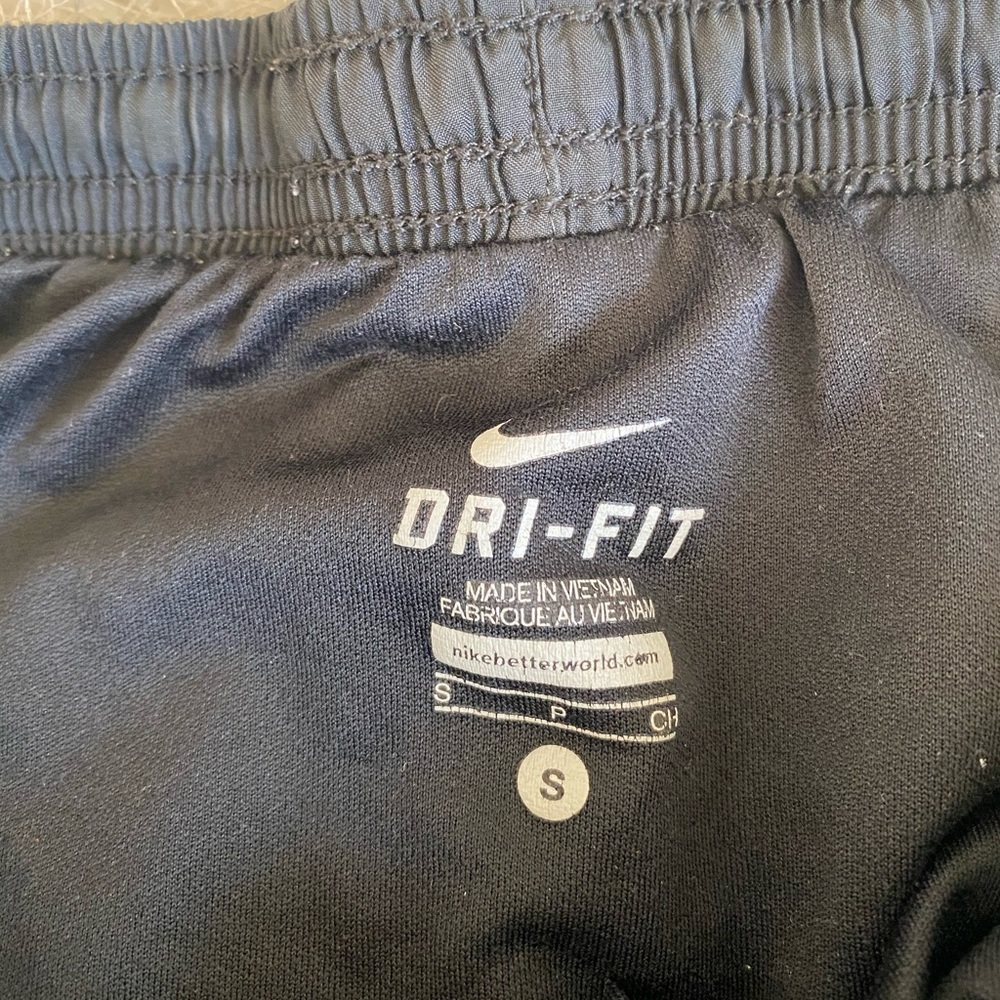 Black Nike running shorts - Picture 3 of 4